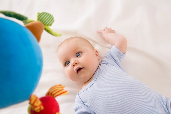 Cách tránh cho bé nhìn lệch